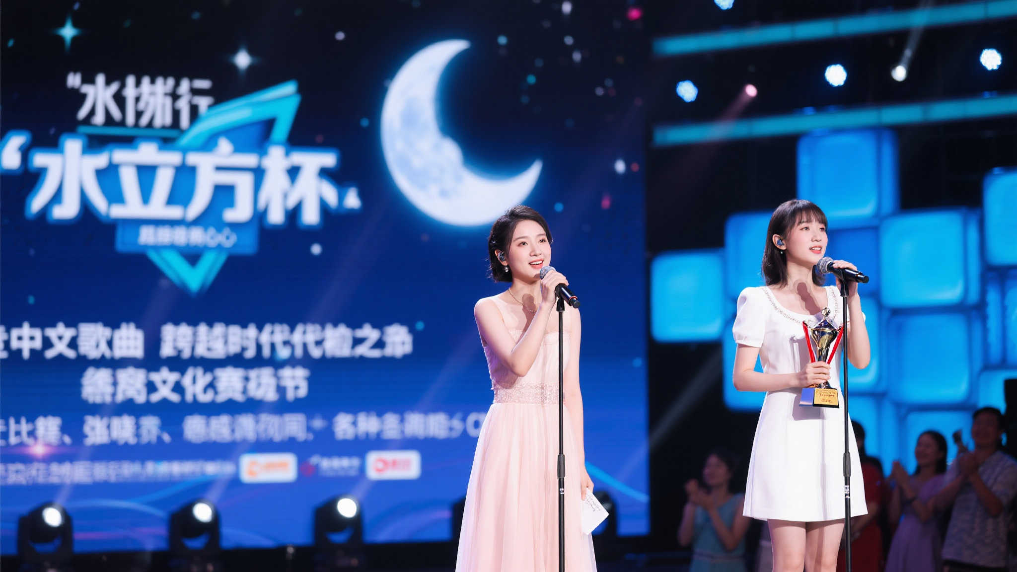 尤其在上個 尤其在上個